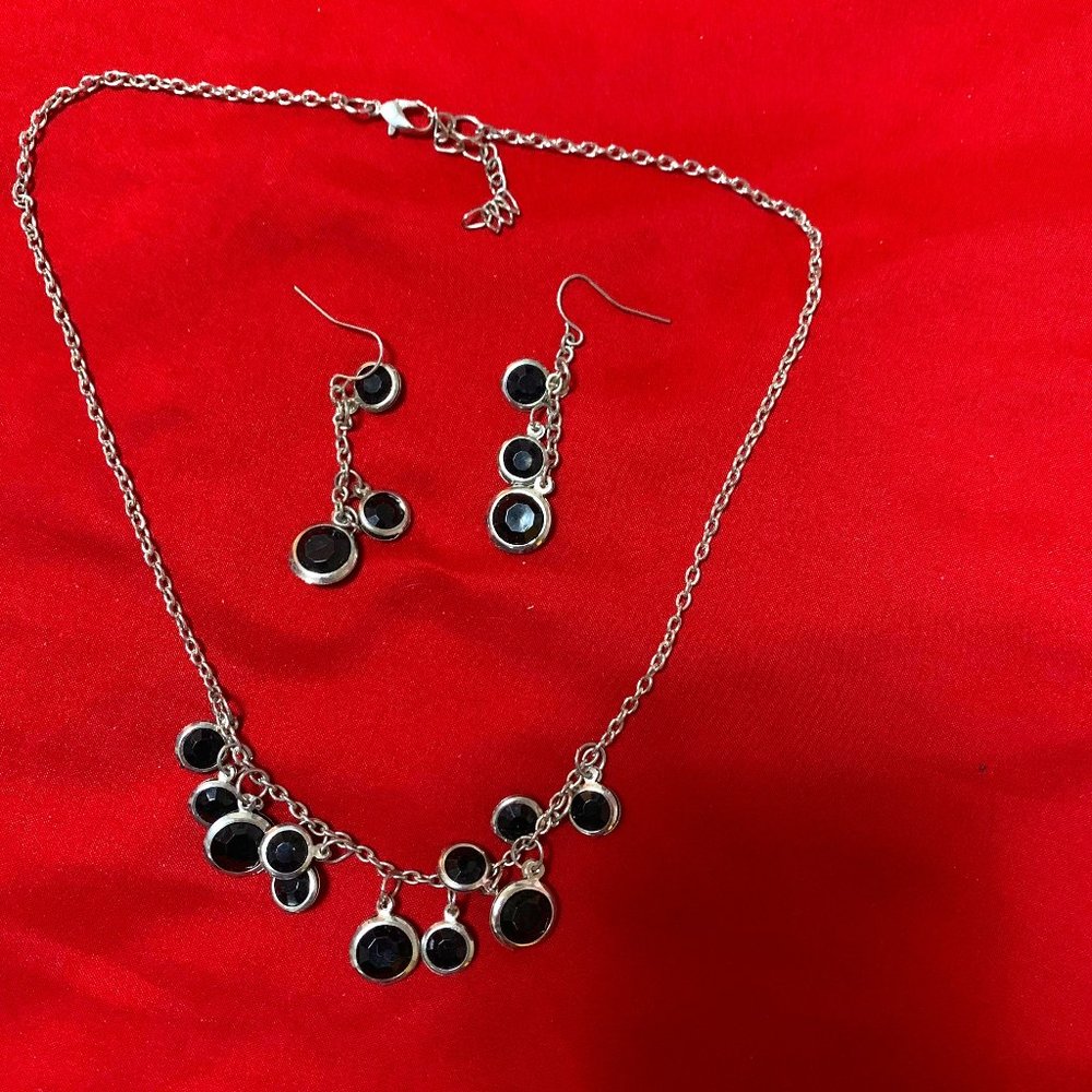 Ardene Jewelry Accessory Necklace and Earring set, Silver Tone